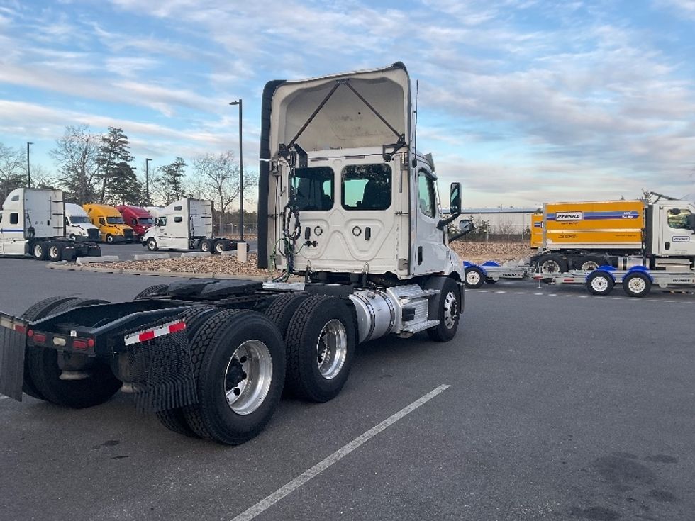 Day Cab Tractor-Heavy Duty Tractors-Freightliner-2021-T11664ST-Springfield-MA-319,477\n\t\tmiles-$ 59,750 - Image 7