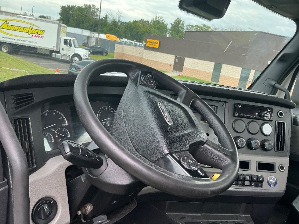 Day Cab Tractor-Heavy Duty Tractors-Freightliner-2021-T11664ST-Springfield-MA-539,287\n\t\tmiles-$ 39,750 - Image 10