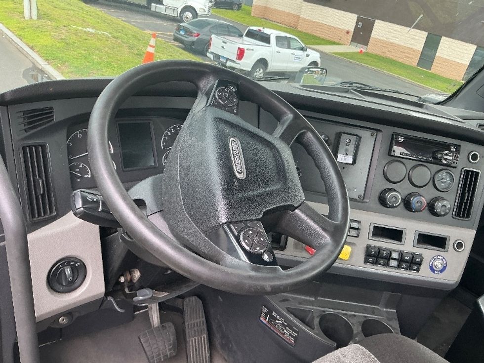 Day Cab Tractor-Heavy Duty Tractors-Freightliner-2021-T11664ST-Springfield-MA-539,287\n\t\tmiles-$ 39,750 - Image 11