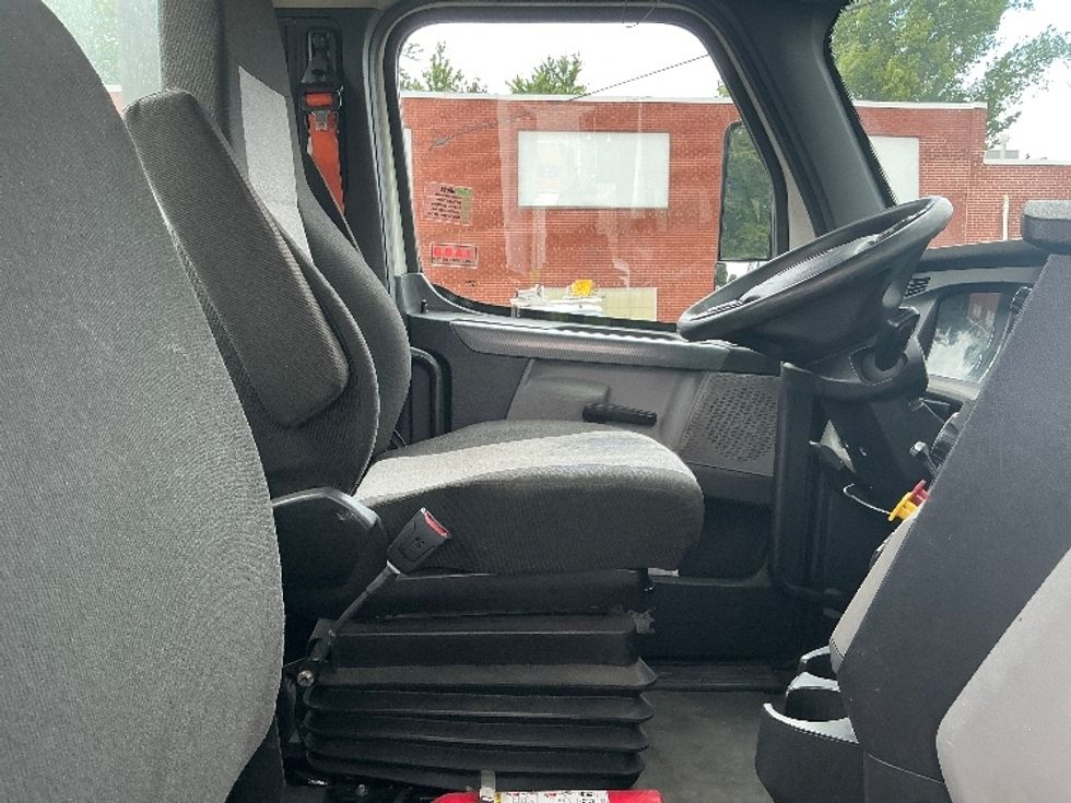 Day Cab Tractor-Heavy Duty Tractors-Freightliner-2021-T11664ST-Springfield-MA-539,287\n\t\tmiles-$ 39,750 - Image 14