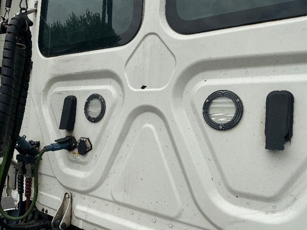 Day Cab Tractor-Heavy Duty Tractors-Freightliner-2021-T11664ST-Springfield-MA-539,287\n\t\tmiles-$ 39,750 - Image 19