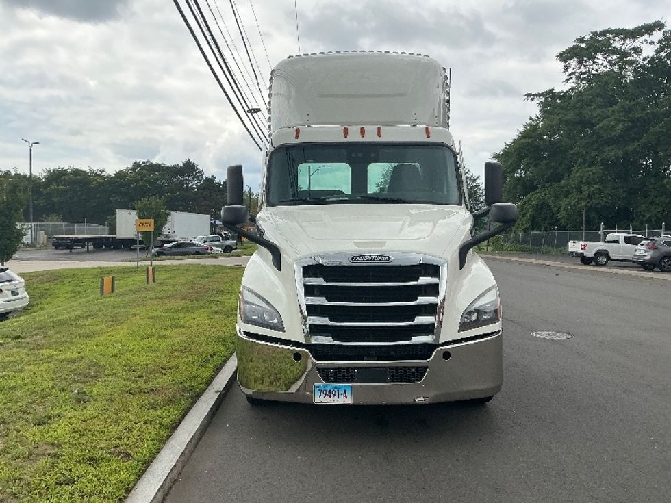 Day Cab Tractor-Heavy Duty Tractors-Freightliner-2021-T11664ST-Springfield-MA-539,287\n\t\tmiles-$ 39,750 - Image 2