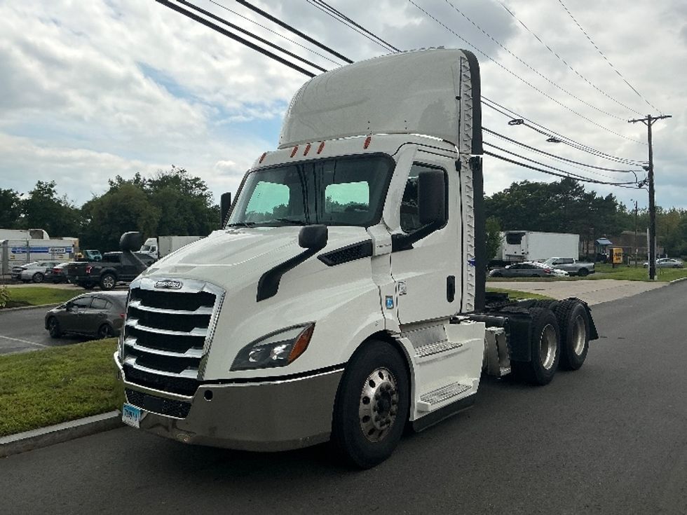 Day Cab Tractor-Heavy Duty Tractors-Freightliner-2021-T11664ST-Springfield-MA-539,287\n\t\tmiles-$ 39,750 - Image 3