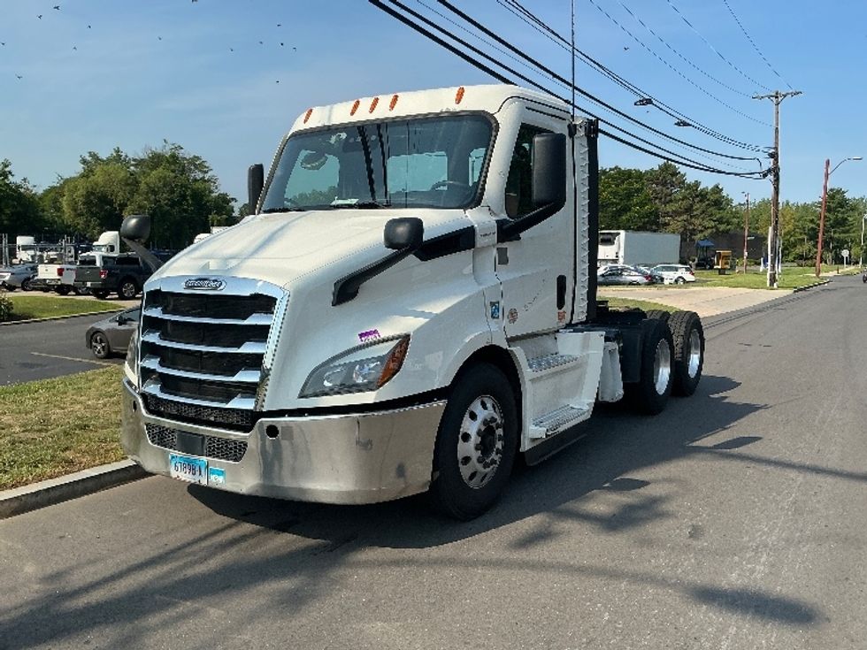 Day Cab Tractor-Heavy Duty Tractors-Freightliner-2021-T11664ST-Springfield-MA-560,569\n\t\tmiles-$ 38,000 - Image 3