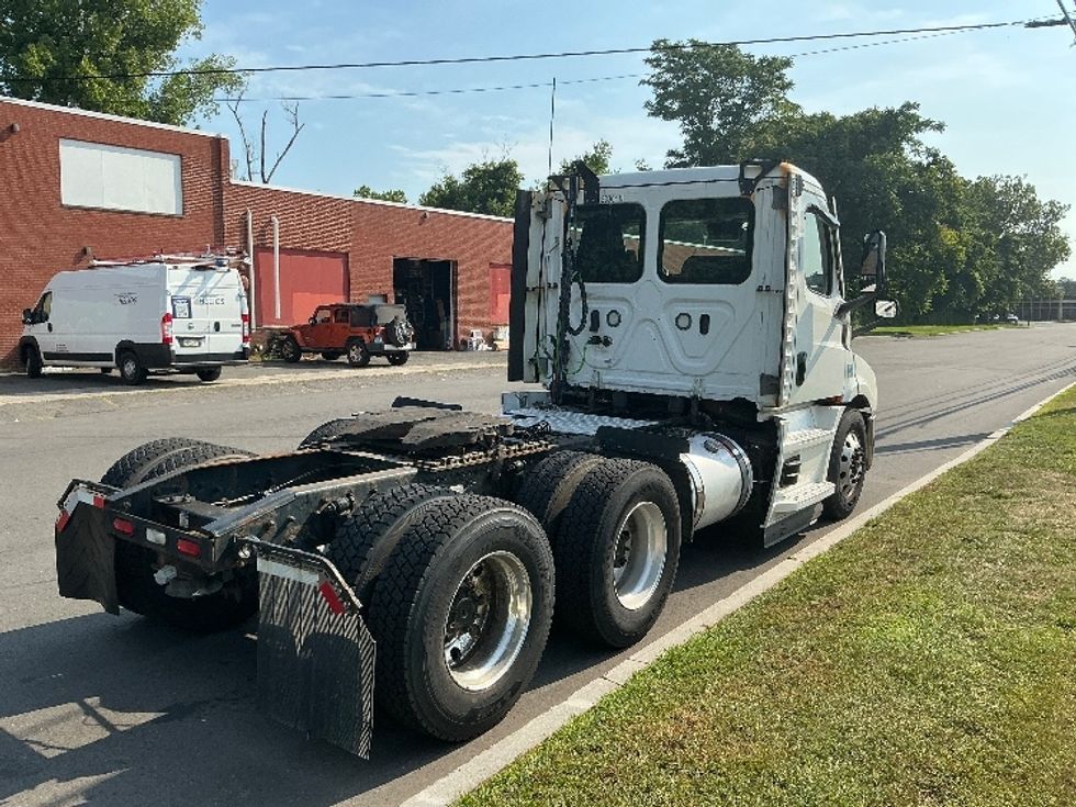 Day Cab Tractor-Heavy Duty Tractors-Freightliner-2021-T11664ST-Springfield-MA-560,569\n\t\tmiles-$ 38,000 - Image 7