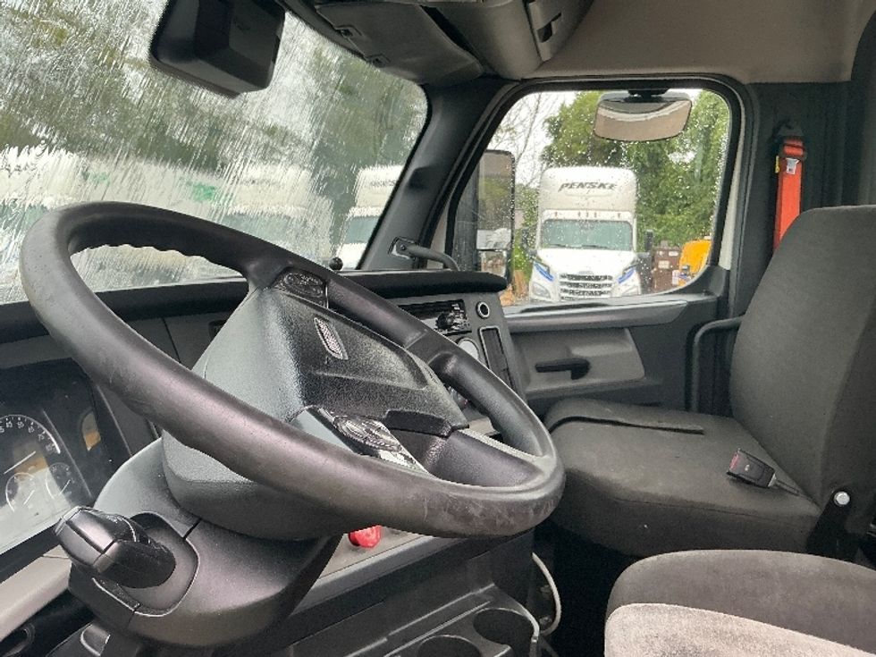 Day Cab Tractor-Heavy Duty Tractors-Freightliner-2021-T11664ST-Springfield-MA-575,000\n\t\tmiles-$ 36,750 - Image 10