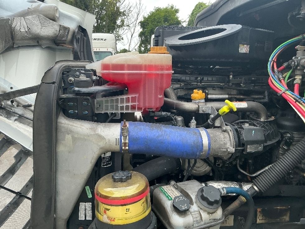 Day Cab Tractor-Heavy Duty Tractors-Freightliner-2021-T11664ST-Springfield-MA-575,000\n\t\tmiles-$ 36,750 - Image 16