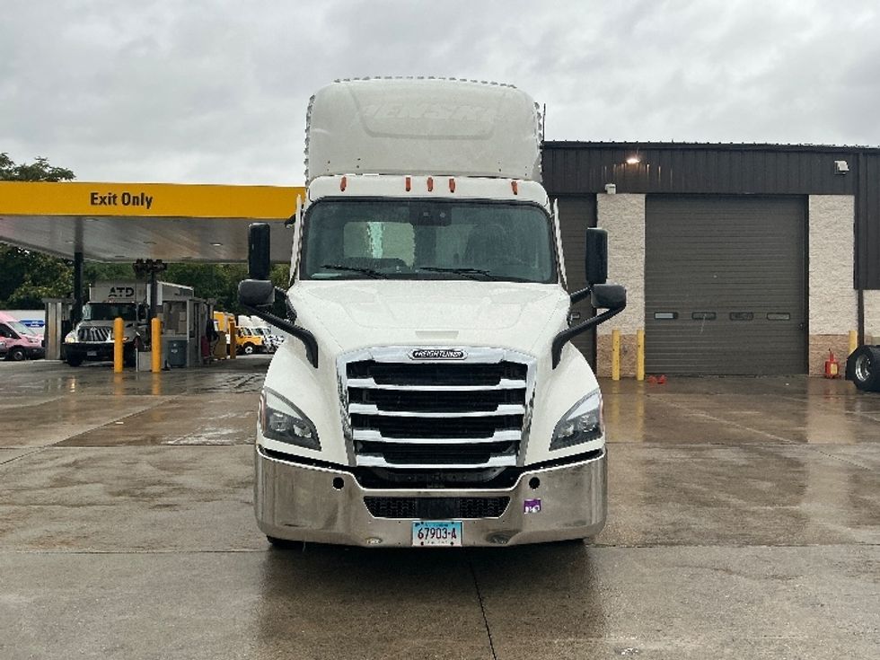 Day Cab Tractor-Heavy Duty Tractors-Freightliner-2021-T11664ST-Springfield-MA-575,000\n\t\tmiles-$ 36,750 - Image 2