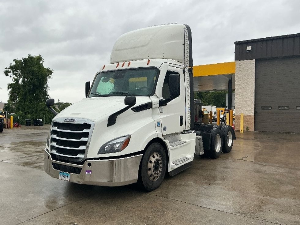 Day Cab Tractor-Heavy Duty Tractors-Freightliner-2021-T11664ST-Springfield-MA-575,000\n\t\tmiles-$ 36,750 - Image 3
