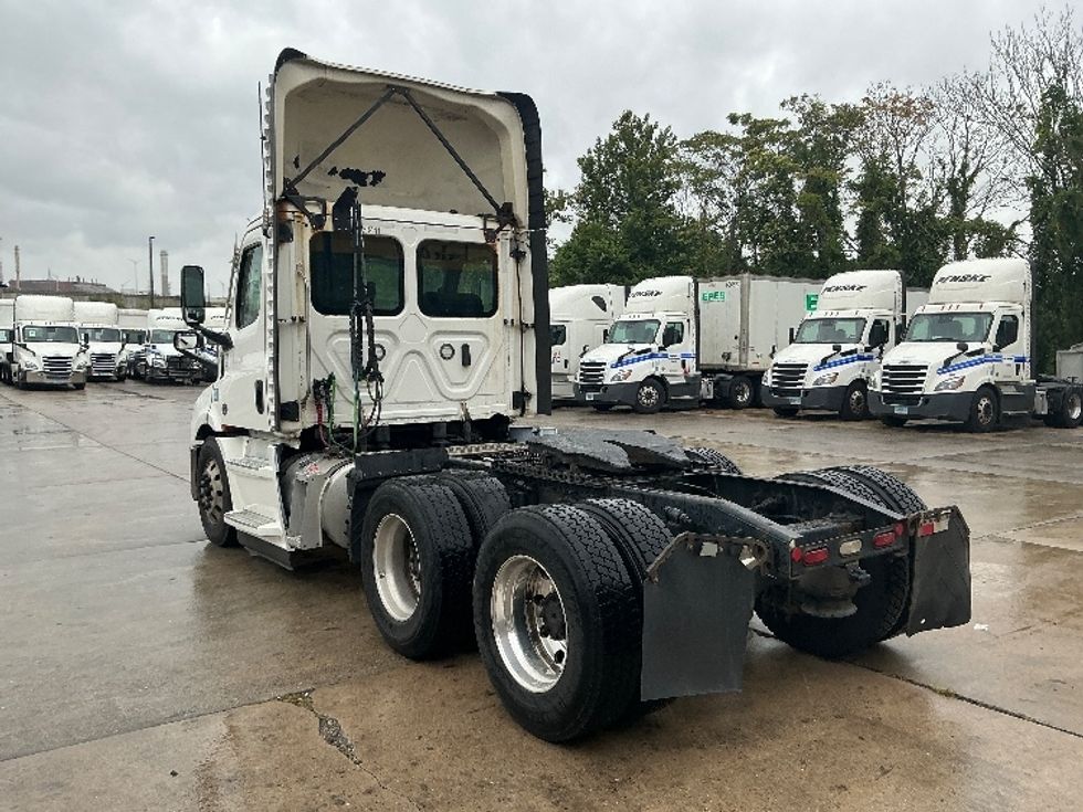 Day Cab Tractor-Heavy Duty Tractors-Freightliner-2021-T11664ST-Springfield-MA-575,000\n\t\tmiles-$ 36,750 - Image 5