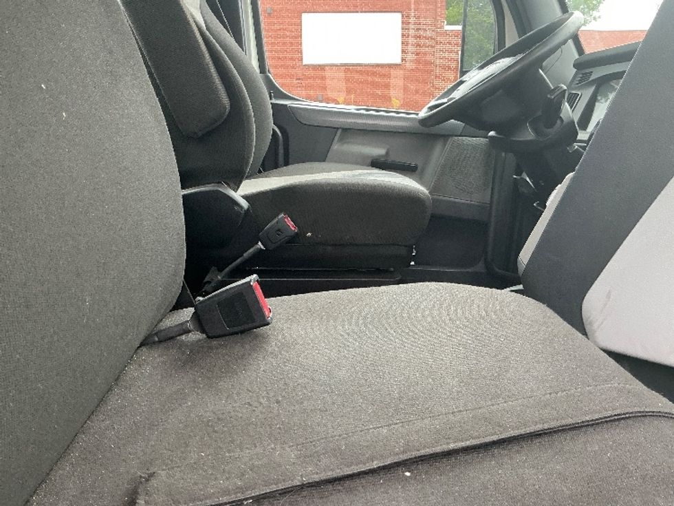 Day Cab Tractor-Heavy Duty Tractors-Freightliner-2021-T11664ST-Springfield-MA-591,319\n\t\tmiles-$ 35,250 - Image 14