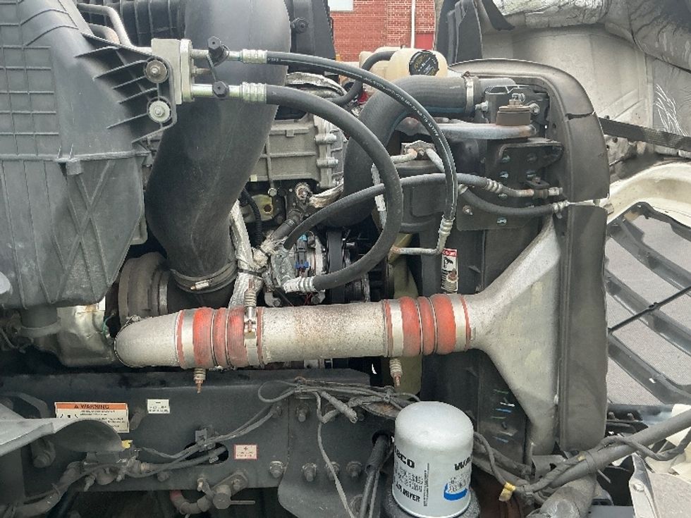 Day Cab Tractor-Heavy Duty Tractors-Freightliner-2021-T11664ST-Springfield-MA-591,319\n\t\tmiles-$ 35,250 - Image 15