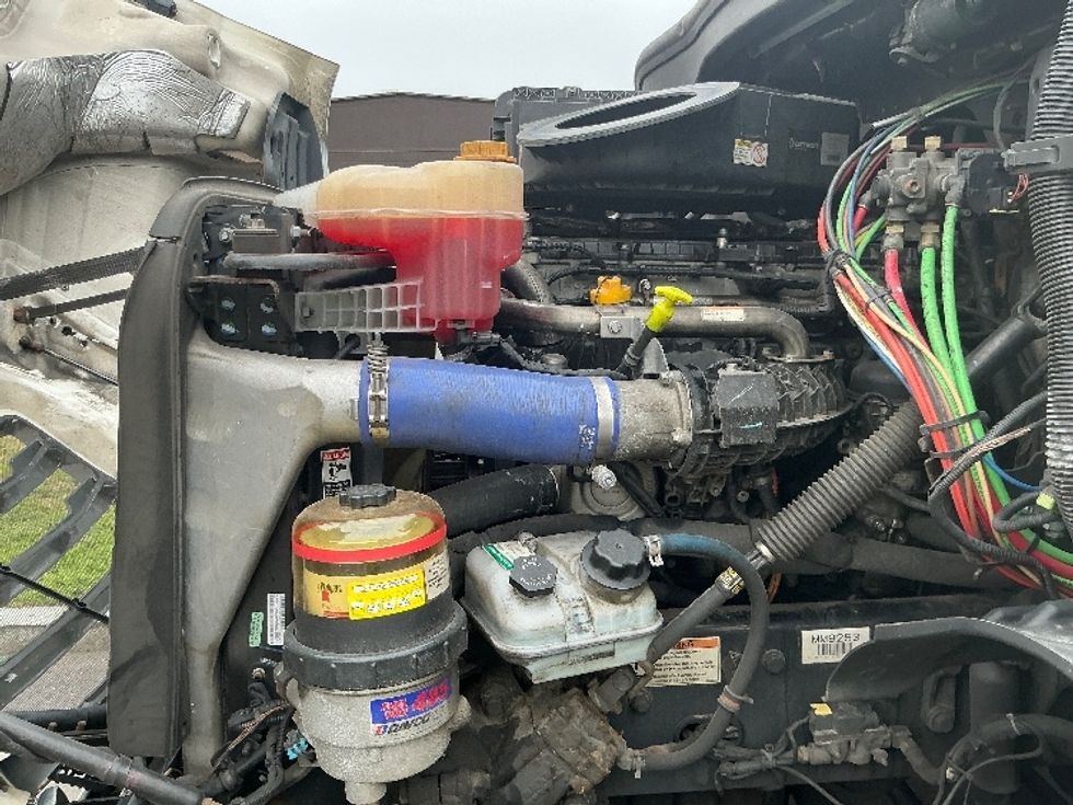 Day Cab Tractor-Heavy Duty Tractors-Freightliner-2021-T11664ST-Springfield-MA-591,319\n\t\tmiles-$ 35,250 - Image 16