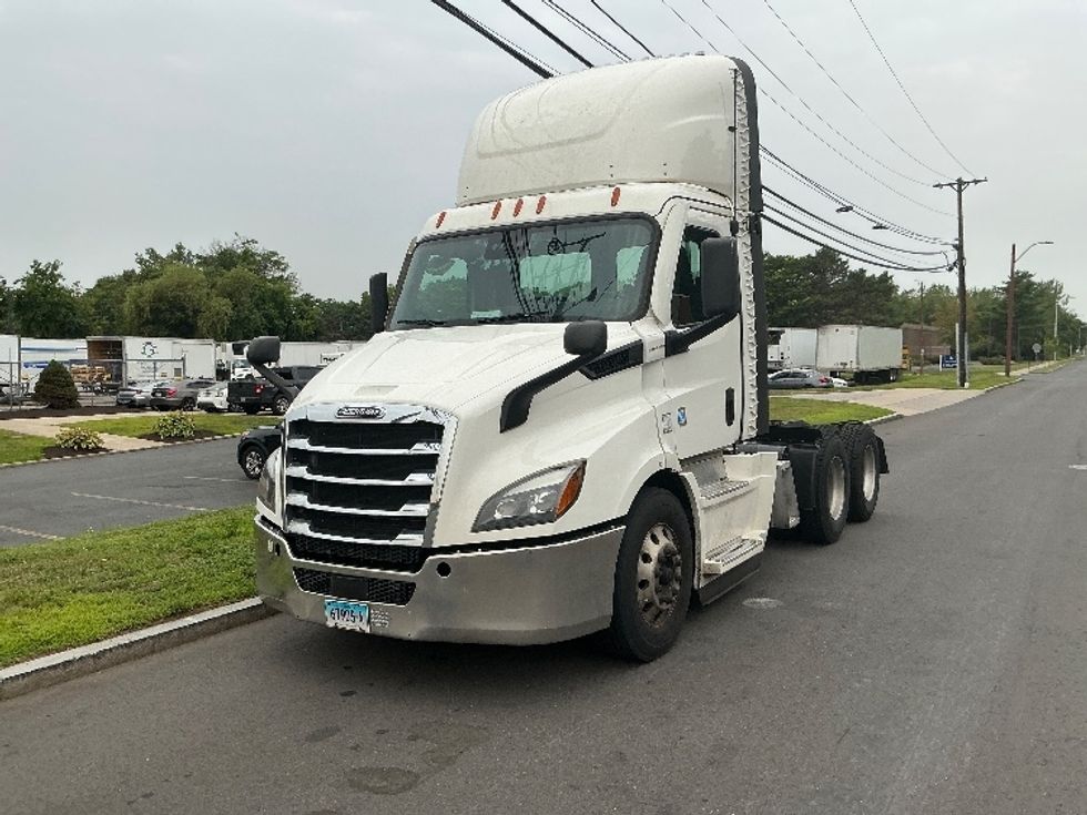 Day Cab Tractor-Heavy Duty Tractors-Freightliner-2021-T11664ST-Springfield-MA-591,319\n\t\tmiles-$ 35,250 - Image 3