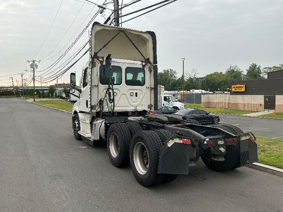 Day Cab Tractor-Heavy Duty Tractors-Freightliner-2021-T11664ST-Springfield-MA-591,319\n\t\tmiles-$ 35,250 - Image 5