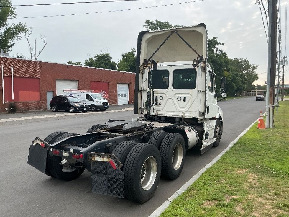 Day Cab Tractor-Heavy Duty Tractors-Freightliner-2021-T11664ST-Springfield-MA-591,319\n\t\tmiles-$ 35,250 - Image 7
