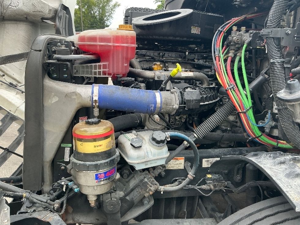 Day Cab Tractor-Heavy Duty Tractors-Freightliner-2021-T11664ST-Springfield-MA-607,974\n\t\tmiles-$ 28,250 - Image 15