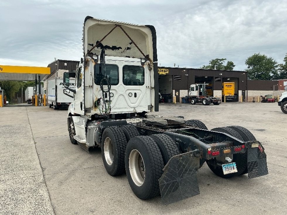 Day Cab Tractor-Heavy Duty Tractors-Freightliner-2021-T11664ST-Springfield-MA-607,974\n\t\tmiles-$ 28,250 - Image 17