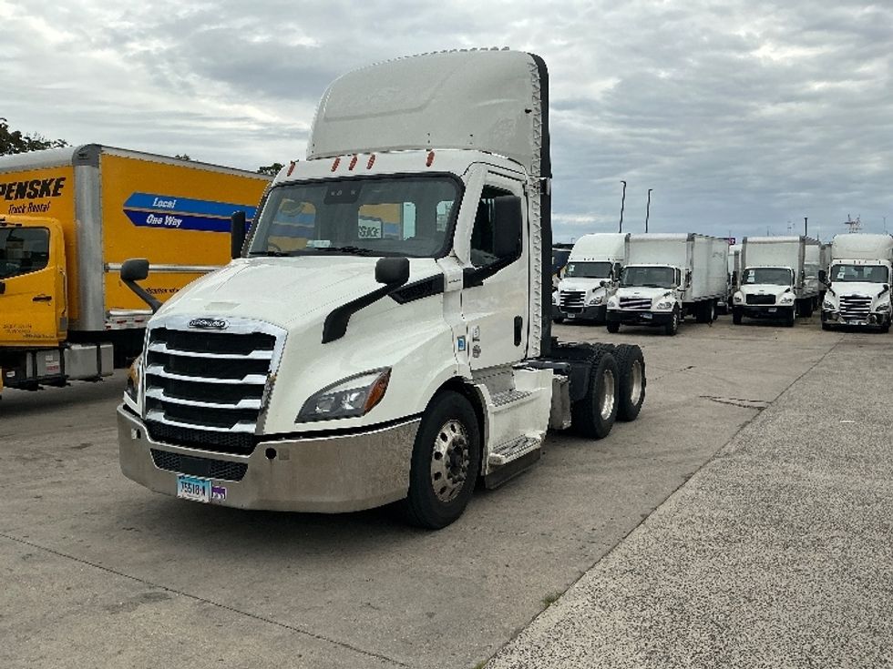 Day Cab Tractor-Heavy Duty Tractors-Freightliner-2021-T11664ST-Springfield-MA-607,974\n\t\tmiles-$ 28,250 - Image 3