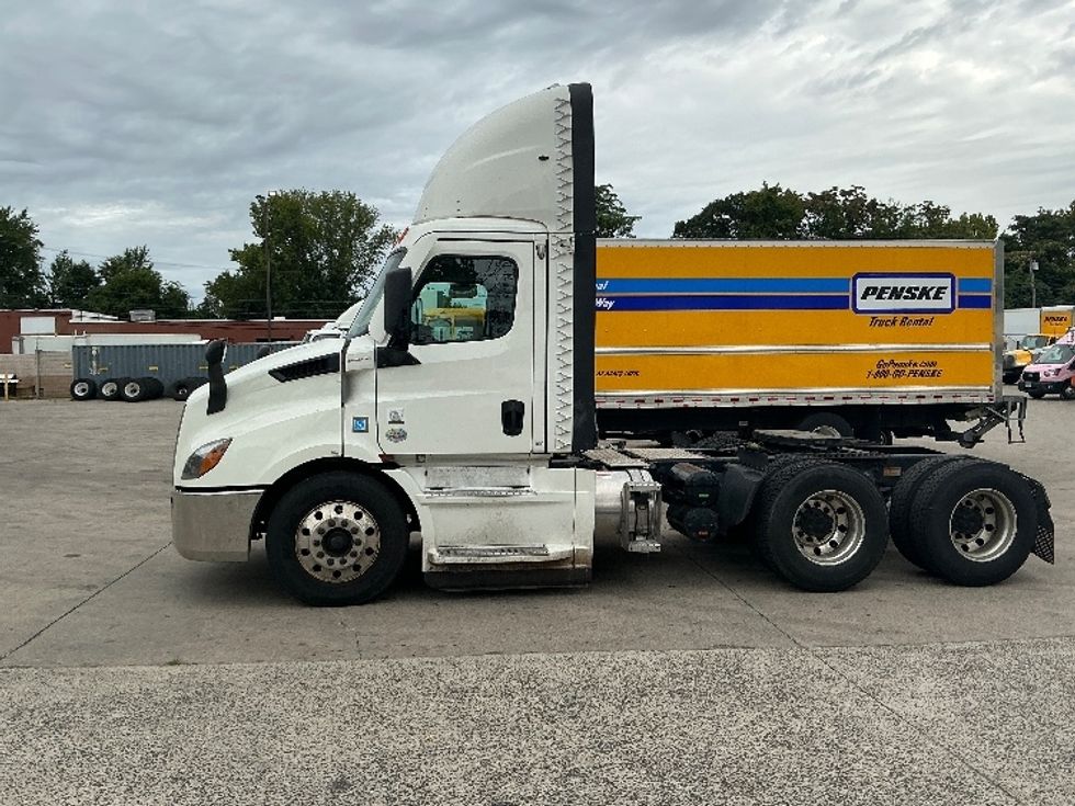 Day Cab Tractor-Heavy Duty Tractors-Freightliner-2021-T11664ST-Springfield-MA-607,974\n\t\tmiles-$ 28,250 - Image 4