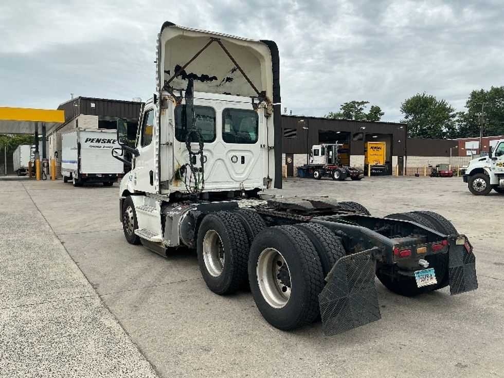 Day Cab Tractor-Heavy Duty Tractors-Freightliner-2021-T11664ST-Springfield-MA-607,974\n\t\tmiles-$ 28,250 - Image 5