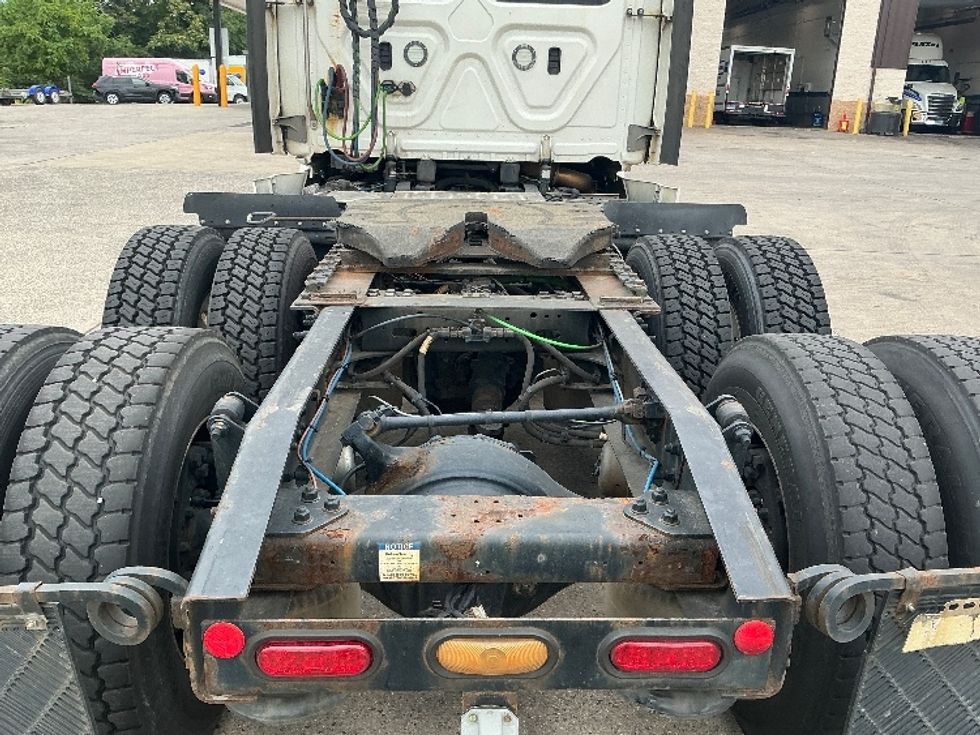 Day Cab Tractor-Heavy Duty Tractors-Freightliner-2021-T11664ST-Springfield-MA-607,974\n\t\tmiles-$ 28,250 - Image 6