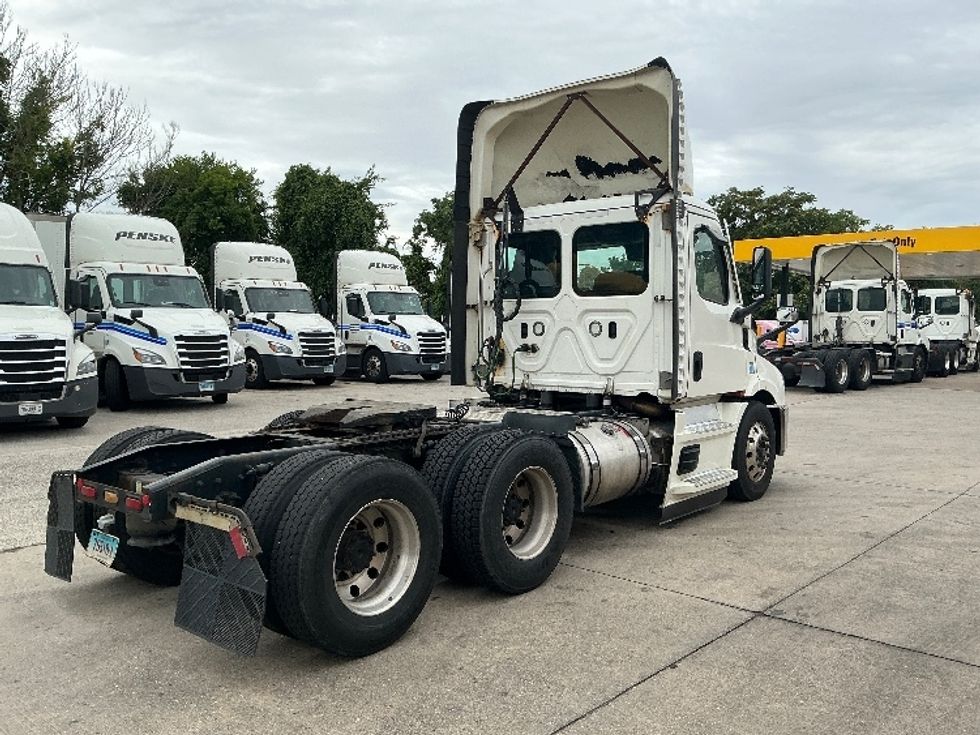 Day Cab Tractor-Heavy Duty Tractors-Freightliner-2021-T11664ST-Springfield-MA-607,974\n\t\tmiles-$ 28,250 - Image 7