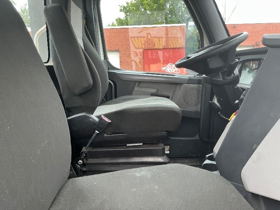 Day Cab Tractor-Heavy Duty Tractors-Freightliner-2021-T11664ST-Springfield-MA-608,378\n\t\tmiles-$ 28,250 - Image 14