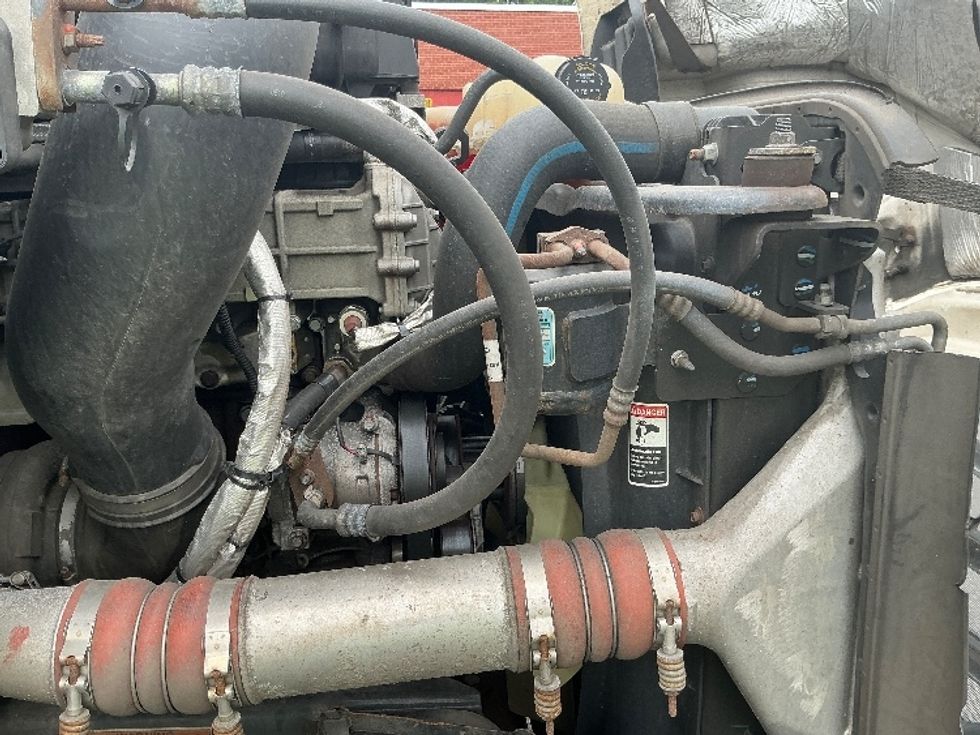 Day Cab Tractor-Heavy Duty Tractors-Freightliner-2021-T11664ST-Springfield-MA-608,378\n\t\tmiles-$ 28,250 - Image 15