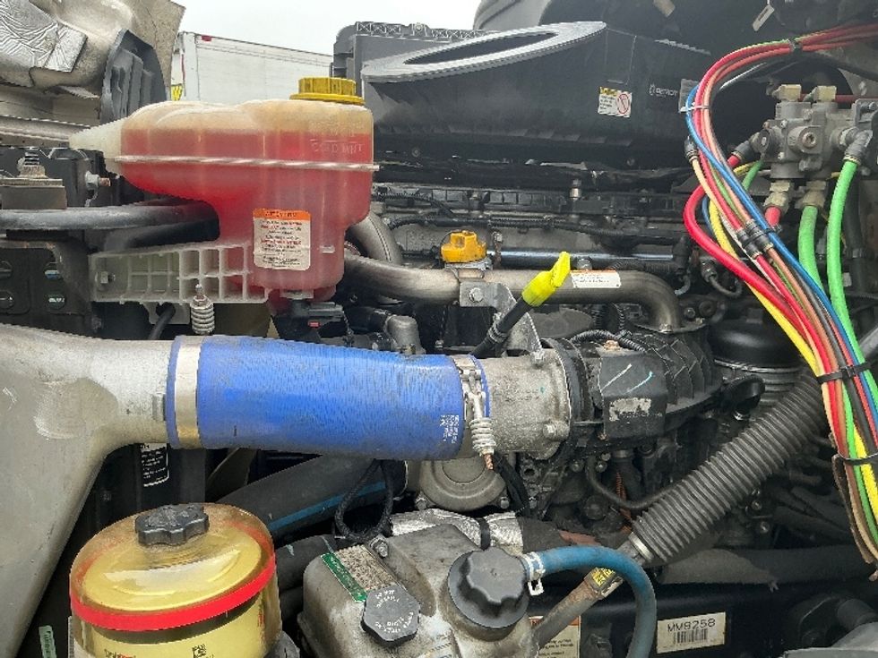 Day Cab Tractor-Heavy Duty Tractors-Freightliner-2021-T11664ST-Springfield-MA-608,378\n\t\tmiles-$ 28,250 - Image 16