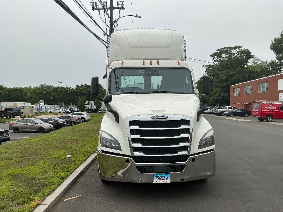 Day Cab Tractor-Heavy Duty Tractors-Freightliner-2021-T11664ST-Springfield-MA-608,378\n\t\tmiles-$ 28,250 - Image 2