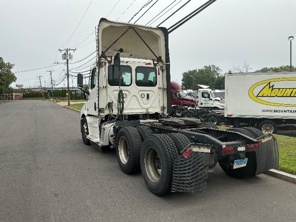 Day Cab Tractor-Heavy Duty Tractors-Freightliner-2021-T11664ST-Springfield-MA-608,378\n\t\tmiles-$ 28,250 - Image 5
