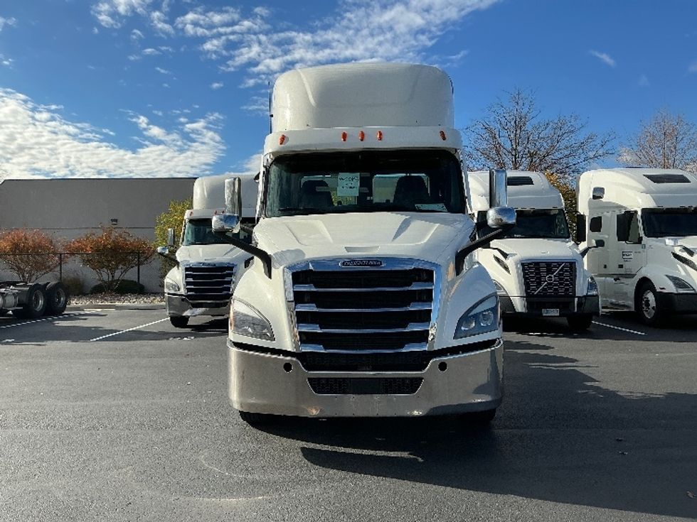 Day Cab Tractor-Heavy Duty Tractors-Freightliner-2021-T11664ST-Sterling-VA-296,595\n\t\tmiles-$ 59,000 - Image 2