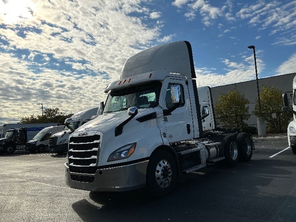 Day Cab Tractor-Heavy Duty Tractors-Freightliner-2021-T11664ST-Sterling-VA-296,595\n\t\tmiles-$ 59,000 - Image 3