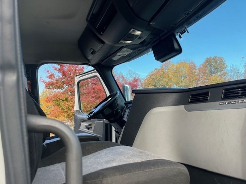 Day Cab Tractor-Heavy Duty Tractors-Freightliner-2021-T11664ST-Sterling-VA-316,654\n\t\tmiles-$ 58,000 - Image 12