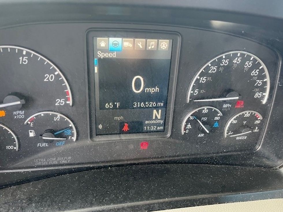 Day Cab Tractor-Heavy Duty Tractors-Freightliner-2021-T11664ST-Sterling-VA-316,654\n\t\tmiles-$ 58,000 - Image 15