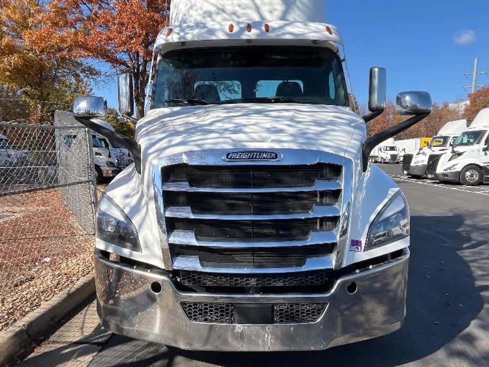 Day Cab Tractor-Heavy Duty Tractors-Freightliner-2021-T11664ST-Sterling-VA-316,654\n\t\tmiles-$ 58,000 - Image 2