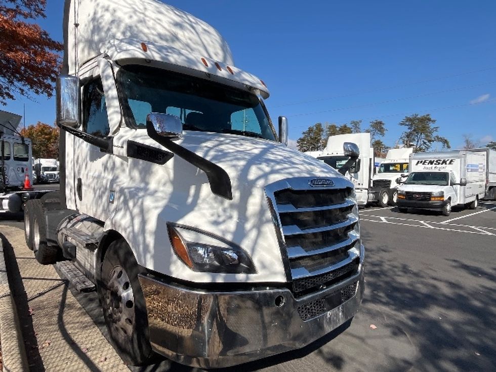 Day Cab Tractor-Heavy Duty Tractors-Freightliner-2021-T11664ST-Sterling-VA-316,654\n\t\tmiles-$ 58,000 - Image 3
