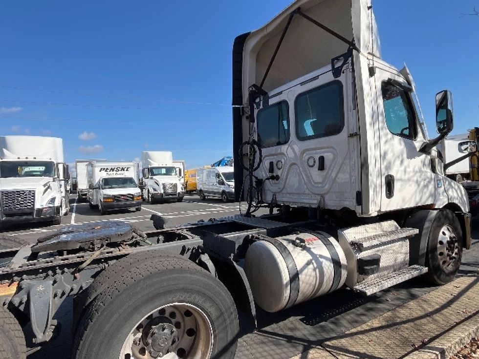 Day Cab Tractor-Heavy Duty Tractors-Freightliner-2021-T11664ST-Sterling-VA-316,654\n\t\tmiles-$ 58,000 - Image 7