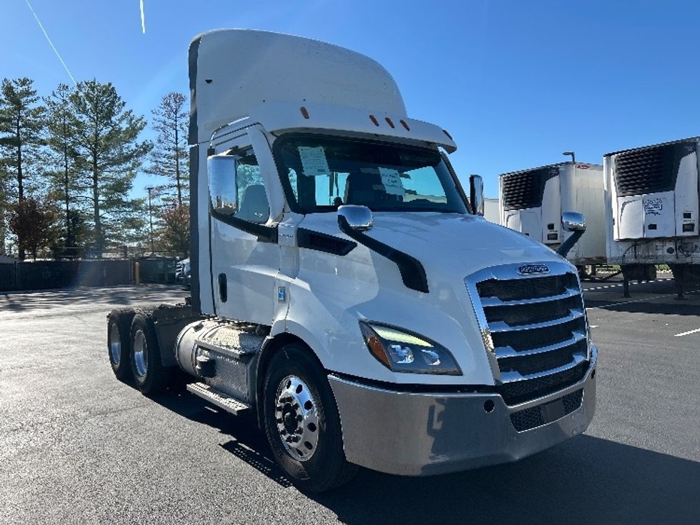 Day Cab Tractor-Heavy Duty Tractors-Freightliner-2021-T11664ST-Sterling-VA-329,922\n\t\tmiles-$ 57,500 - Image 1