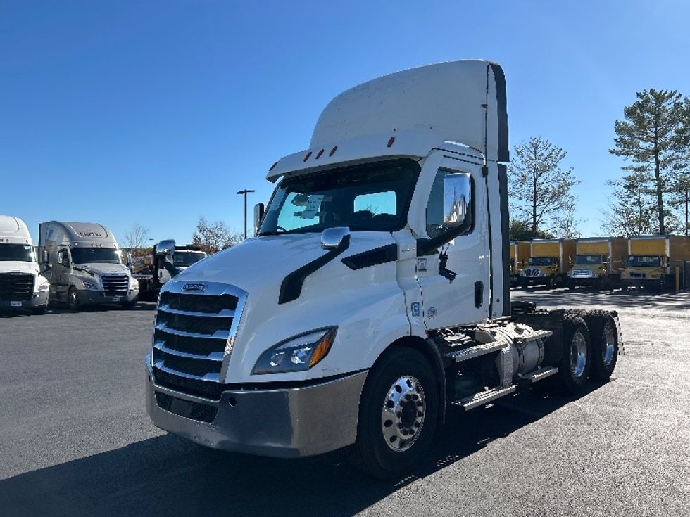Day Cab Tractor-Heavy Duty Tractors-Freightliner-2021-T11664ST-Sterling-VA-329,922\n\t\tmiles-$ 57,500 - Image 3