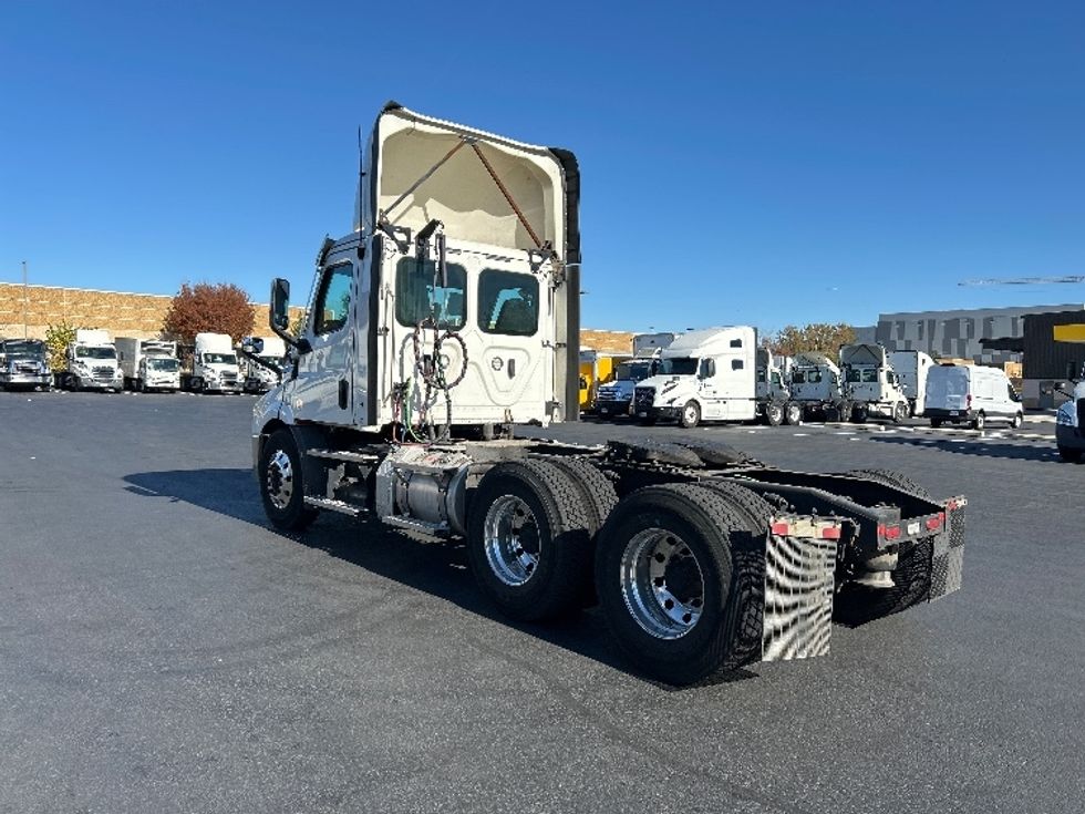 Day Cab Tractor-Heavy Duty Tractors-Freightliner-2021-T11664ST-Sterling-VA-329,922\n\t\tmiles-$ 57,500 - Image 5