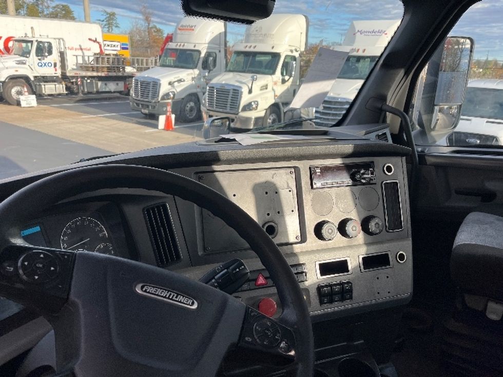 Day Cab Tractor-Heavy Duty Tractors-Freightliner-2021-T11664ST-Sterling-VA-344,516\n\t\tmiles-$ 56,750 - Image 10