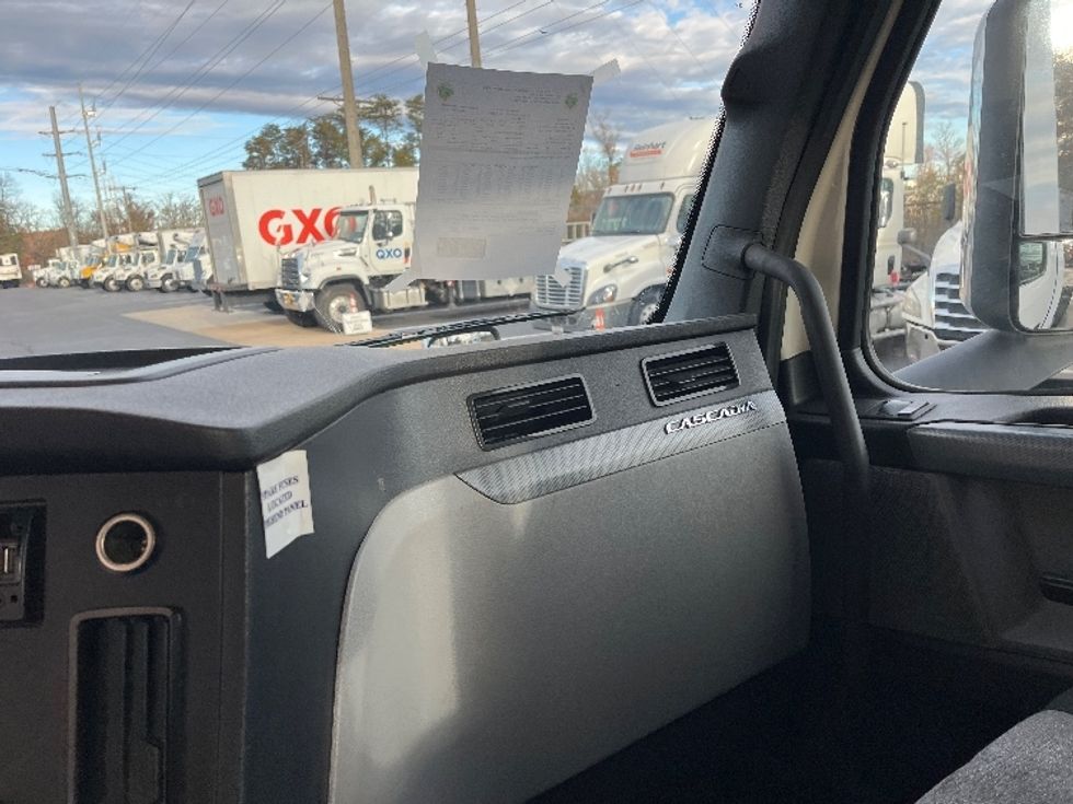 Day Cab Tractor-Heavy Duty Tractors-Freightliner-2021-T11664ST-Sterling-VA-344,516\n\t\tmiles-$ 56,750 - Image 12