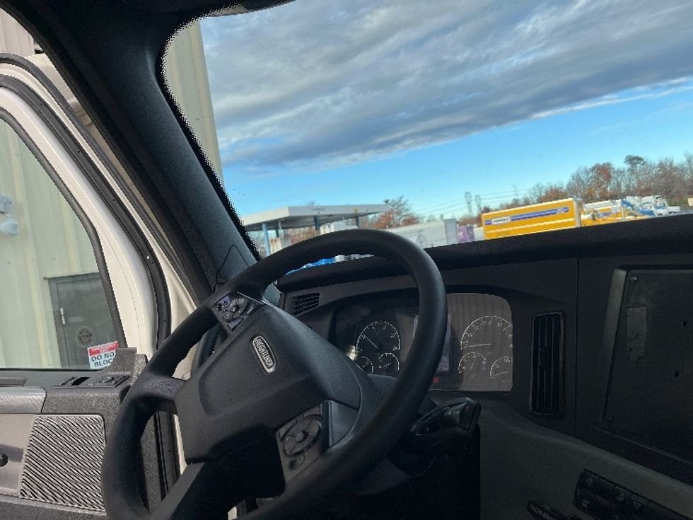 Day Cab Tractor-Heavy Duty Tractors-Freightliner-2021-T11664ST-Sterling-VA-344,516\n\t\tmiles-$ 56,750 - Image 13