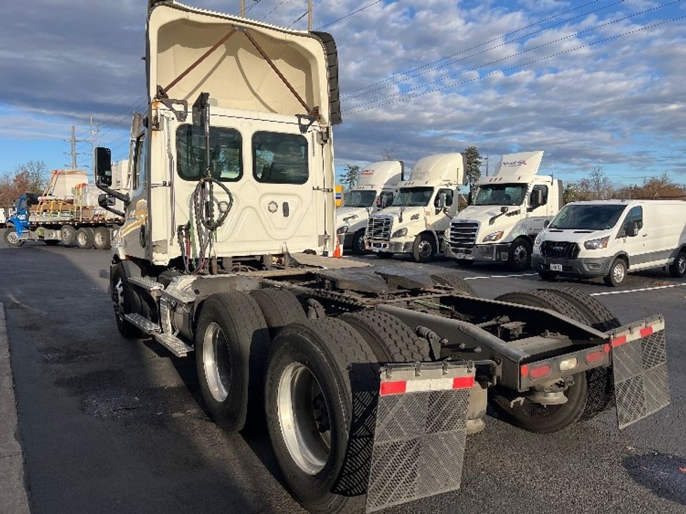 Day Cab Tractor-Heavy Duty Tractors-Freightliner-2021-T11664ST-Sterling-VA-344,516\n\t\tmiles-$ 56,750 - Image 5