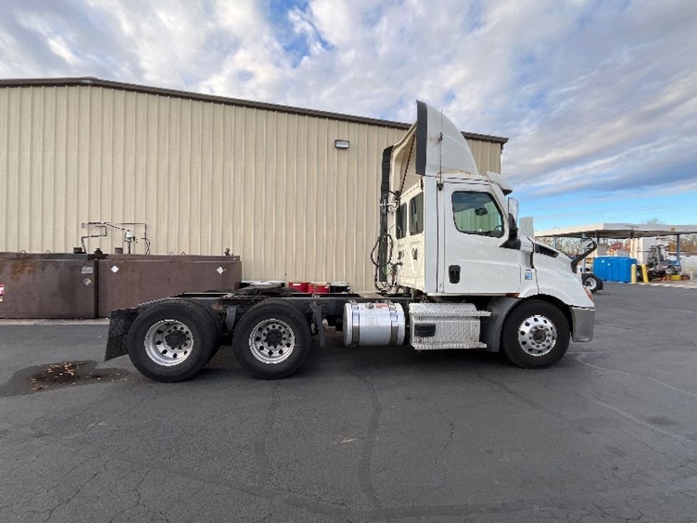 Day Cab Tractor-Heavy Duty Tractors-Freightliner-2021-T11664ST-Sterling-VA-344,516\n\t\tmiles-$ 56,750 - Image 8