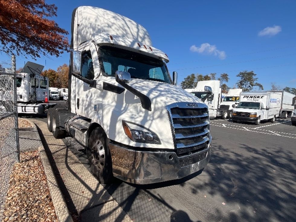 Day Cab Tractor-Heavy Duty Tractors-Freightliner-2021-T11664ST-Sterling-VA-346,020\n\t\tmiles-$ 56,750 - Image 1