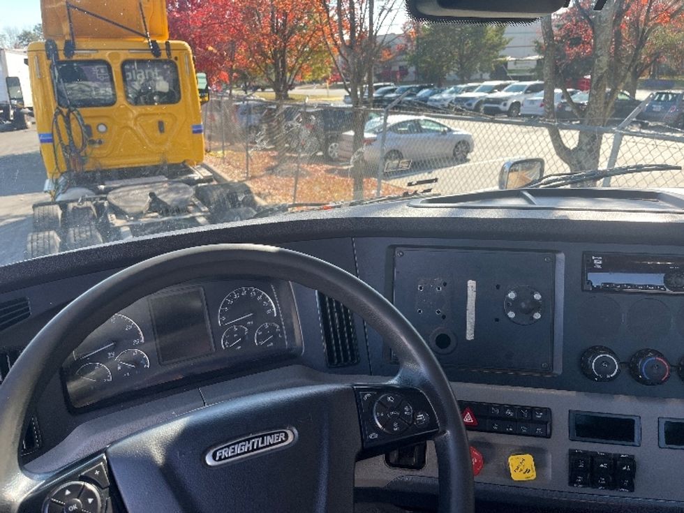 Day Cab Tractor-Heavy Duty Tractors-Freightliner-2021-T11664ST-Sterling-VA-346,020\n\t\tmiles-$ 56,750 - Image 11