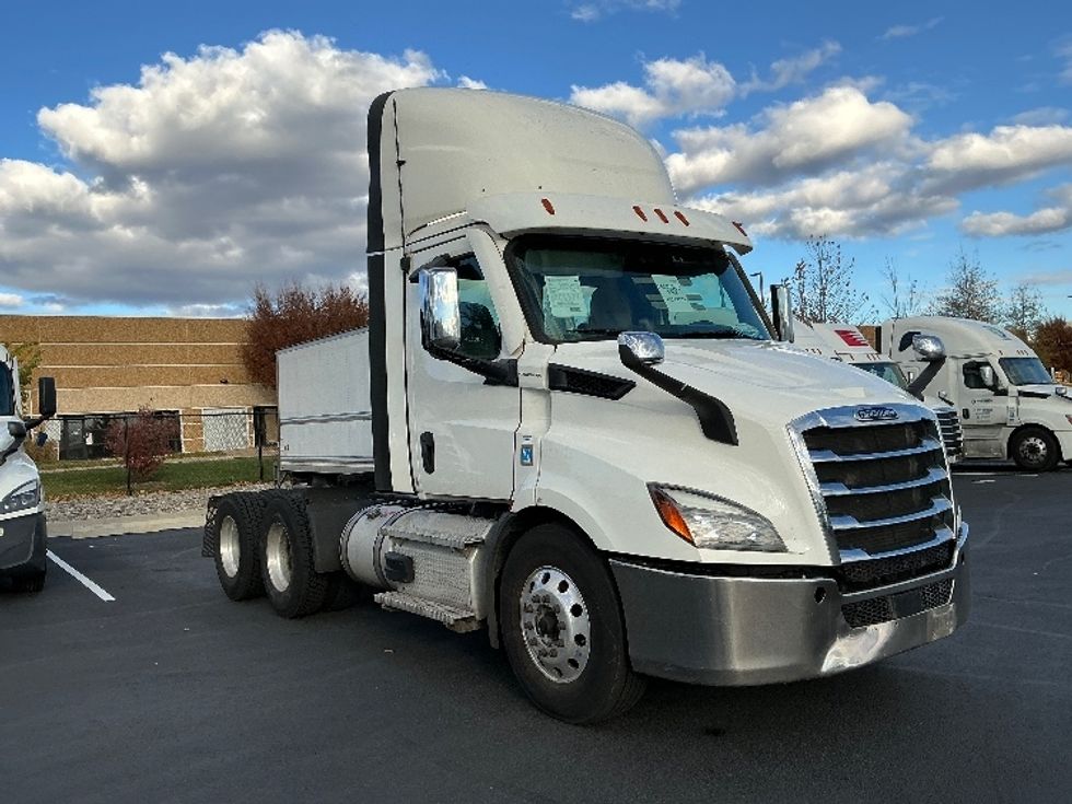Day Cab Tractor-Heavy Duty Tractors-Freightliner-2021-T11664ST-Sterling-VA-357,512\n\t\tmiles-$ 55,750 - Image 1